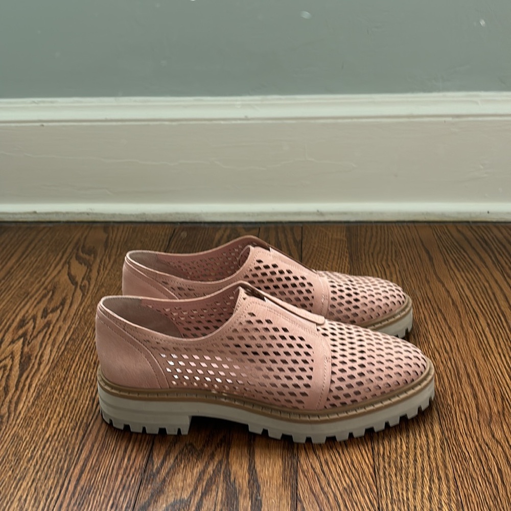 Pink Vince Camuto oxfords, size 9